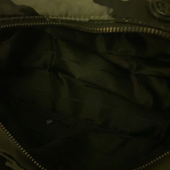 Lululemon city adventure backpack 17L - Picture 12 of 16